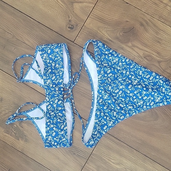 SHEIN Blue And White Ditsy Floral Bikini, Size Med - Picture 4 of 5